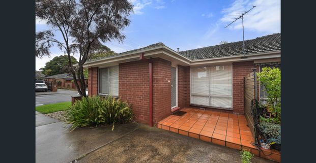 Stunning renovated 2 bedroom home in prime Mentone location - UNFURNISHED - Photo 1