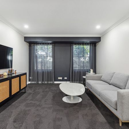 Charming Family Home in Forrestfield - Photo 4
