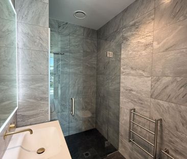 Luxury Top Floor Apartment - Photo 6