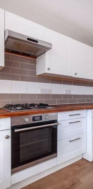 Battersea Bridge Road - Photo 1