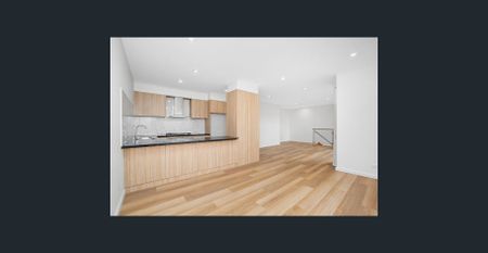 Light-filled townhouse in a prime location - Photo 4