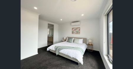 Spacious Coastal Family Living - Photo 4