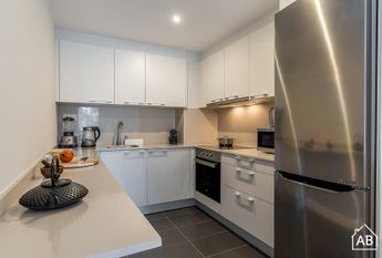 Modern 2-Bedroom Apartment in Poblenou with Balcony