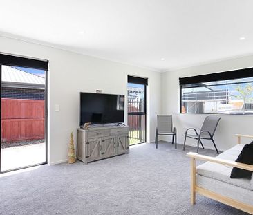 Lovely sunny 2024 4 bed home available for rent - Photo 5