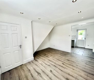 2 bedroom terraced house to rent - Photo 4