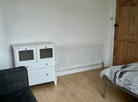 Room in a Shared Flat, Santley Street, SW4 - Photo 4