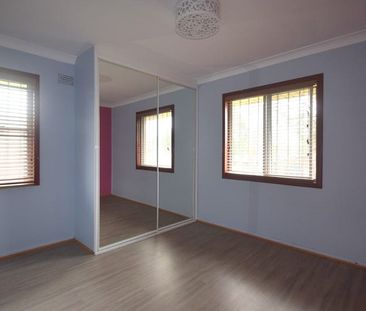 BEAUTIFUL FAMILY HOME!! - Photo 4