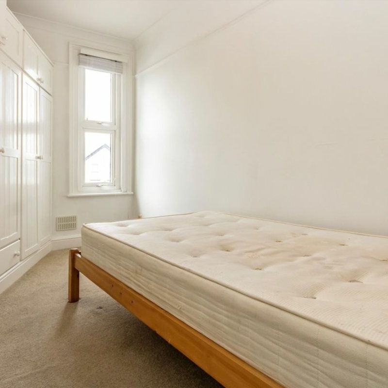 Douglas Road, KT6, London - Photo 1