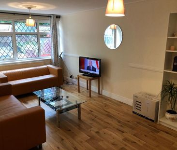 3 bedroom flat to rent - Photo 2