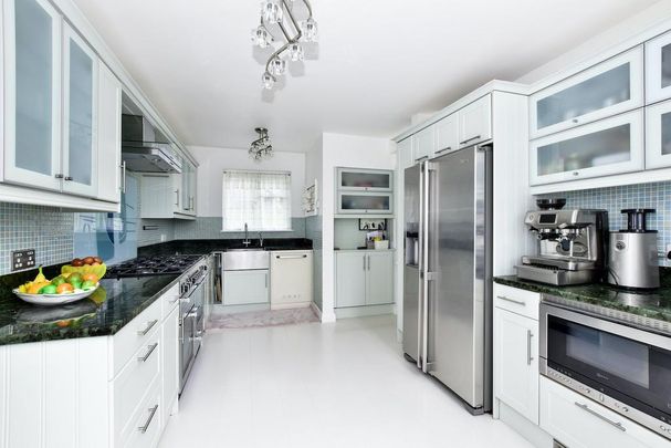 4 bedroom detached house to rent - Photo 1