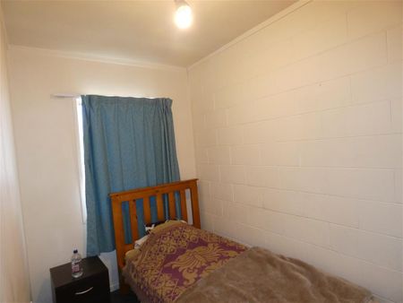 ELLERSLIE, 2 BEDROOMS - Photo 2