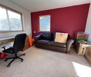 4 bedroom detached house to rent - Photo 2