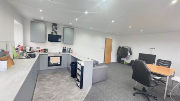 Hermit Road, Canning Town - Photo 1