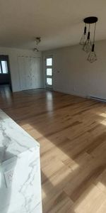 LIBRE Beau 4 1/2 Gratuit fin Nov. $$$$ - Photo 4