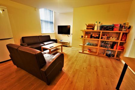 5 bedroom flat to rent - Photo 2