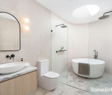 Brand New Luxury Duplex | Designer Living in Prime Location (Unfurn... - Photo 2