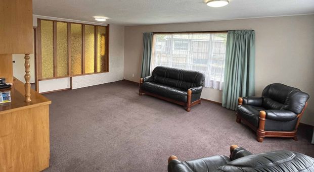 3 Bedroom Family Home in Inglewood - Photo 1