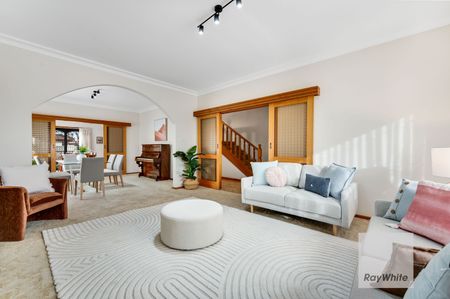 large family home in a perfect location - Photo 2