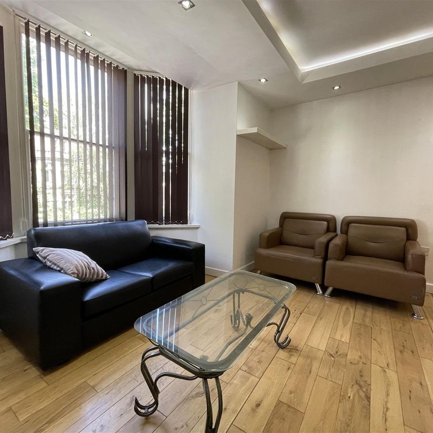 The Parade, Roath, Cardiff - Photo 1