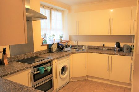 1 bedroom in a flat share to rent - Photo 5