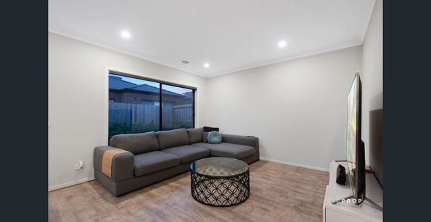 $500 PER WEEK - Photo 1