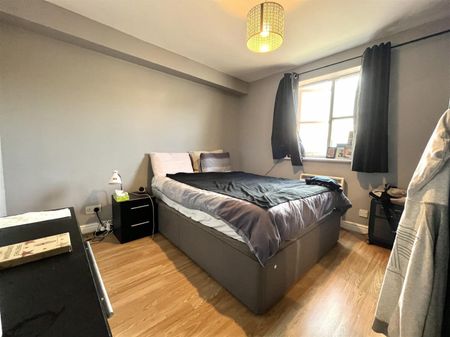 2 Bedroom Flat - Purpose Built To Let - Photo 5