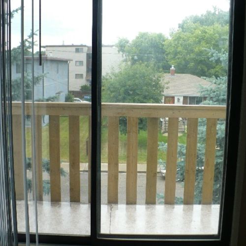 Pet Friendly 2 Bedroom Unit with In-Suite Laundry!! - Photo 1