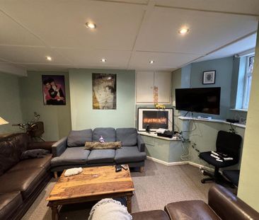 6 bedroom terraced house to rent - Photo 1