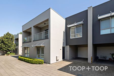 Modern Townhouse Living - Photo 2