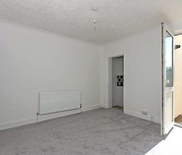 3 bedroom link detached house to rent - Photo 3