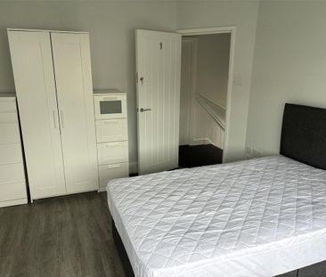 4 bedroom semi-detached house to rent - Photo 6