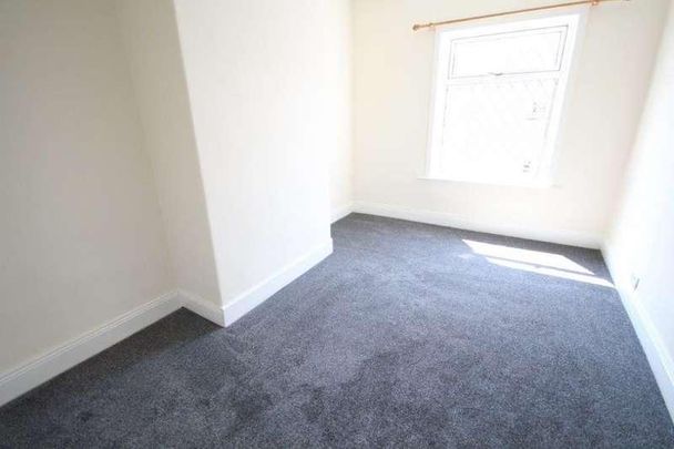 Springfield Terrace, Scholes, Cleckheaton, Bdh, BD19 - Photo 1