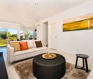 Low-Maintenance Living Near Westfield Carindale - Photo 1