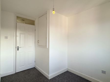 Barrington Close, Taunton - Photo 4