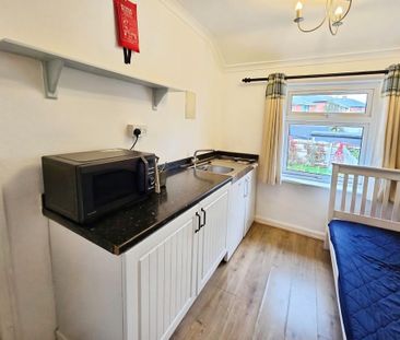 1 bedroom in a house share to rent - Photo 3