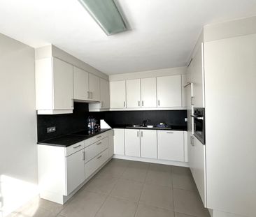 Vernieuwd 2-slaapkamer appartement, met staanplaats en kelderberging - Foto 2