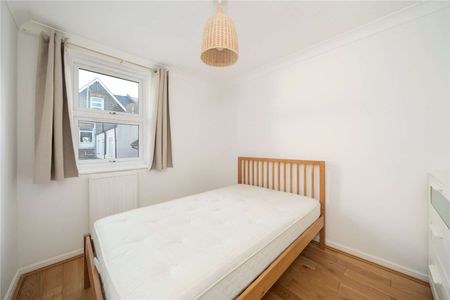 A modern two bedroom first floor flat with parking in Wimbledon town. - Photo 4