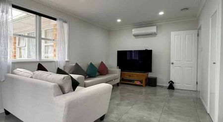 Modern Living in the Heart of Papatoetoe! - Photo 3