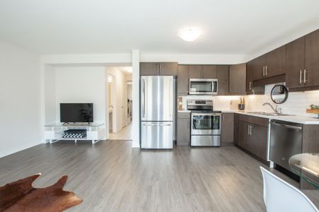 Spacious 3-Bedroom Townhouse for Rent in Fonthill! - Photo 4