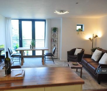 2 bedroom flat to rent - Photo 1