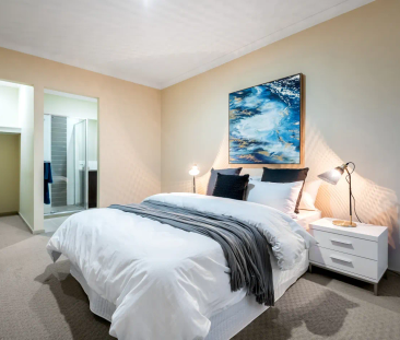 FANTASTIC LOCATION! - Photo 3