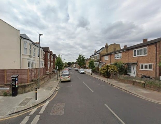 Studio Flat, Sellincourt Road, SW17 - Photo 1