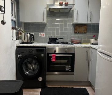 Room in a Shared House, St Peters St, CR2 - Photo 6