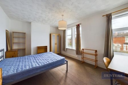 4 bedroom House To Let - Photo 4