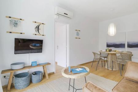 Carrer del Consell de Cent, Barcelona, Catalonia 08013 - Photo 4