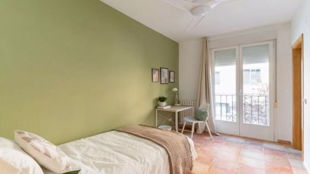 Room in a shared 9-bedroom apartment for rent in Bellas Vistas - Photo 5