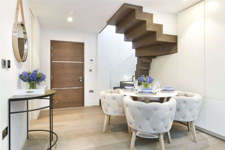A fantastic split level one bedroom apartment situated in a prime Chelsea location just moments from all the amenities of the Fulham Road. - Photo 5