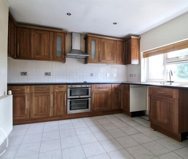 2 Bedroom Flat / Apartment to let - Photo 6