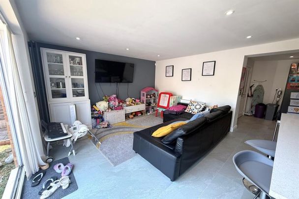 3 Bedroom Detached To Let - Photo 1