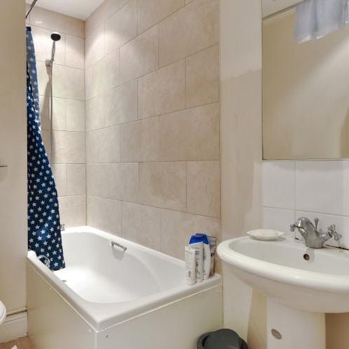 2 bedroom property to rent - Photo 1